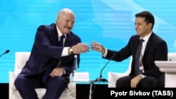 Президент Білорусі Олександр Лукашенко та президент України Володимир Зеленський під час форуму Україна-Білорусь у Житомирі, 4 жовтня 2019 року