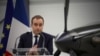 Ministrul Forțelor Armate al Franței, Sébastien Lecornu, la un discurs în timpul unei vizite la compania aerospațială Turgis et Gaillard, pe 27 februarie 2025.