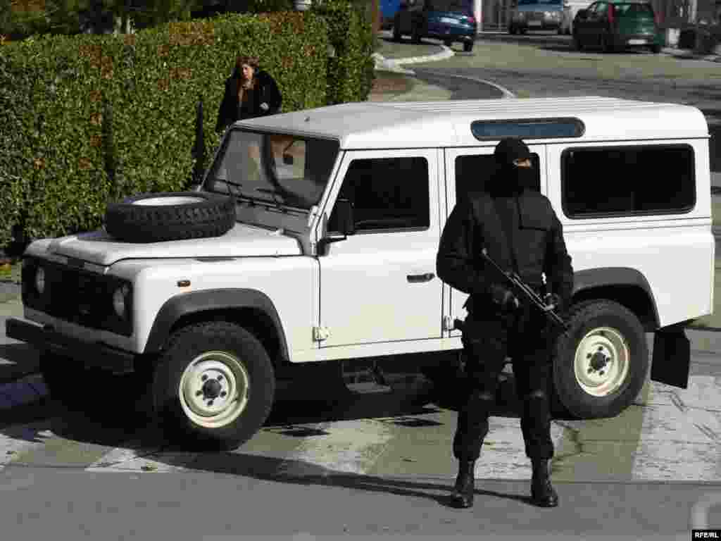 Policija je u Beogradu još jednom pretresla kuću haškog optuženika Ratka Mladića, ali najtraženiji bjegunac ni ovoga puta nije pronađen, 23.02.2010. Foto: Vesna Anđić