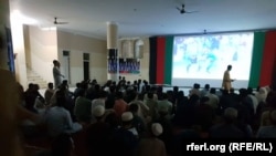 افغانان په هېلمند کې د پاکستان او افغانستان لوبه ویني