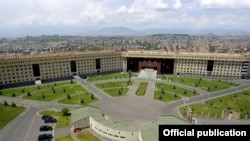 Հայաստանի պաշտպանության նախարարության շենքը, արխիվ