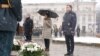 Președinta Maia Sandu, speakerul Igor Grosu și premierul Dorin Recean depun flori la monumentul lui Ștefan cel Mare în cadrul ceremoniei dedicate Zilei Memoriei și Recunoștinței, 2 martie 2025.