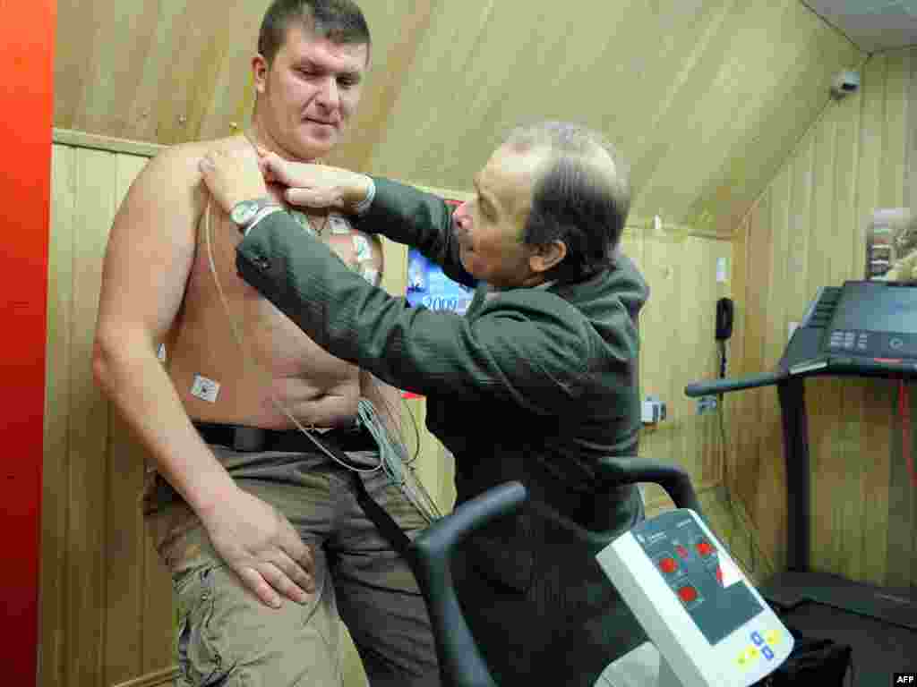 Backup Mikhail Sinelnikov na specijalnom medicinskom pregledu.