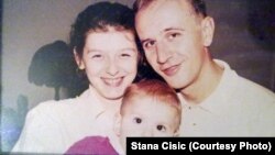 Stana Čišić sa mužem Samirom i kćerkom Irnom koja je nastradala u opsadi Sarajeva