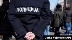 “Da je Crna Gora izdala međunarodnu poternicu za Кovačevićem, Srbija bi posredstvom jedinstvenog sistema obaveštavanja u mreži Interpola to bez sumnje znala. Do danas u 12 časova, poternice nema”, navodi se u saopštenju MUP Srbije.