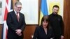 Prim-ministrul britanic Starmer (stânga), ministrul de finanțe Rachel Reeves și președintele ucrainean Volodimir Zelenski la semnarea unui acord de împrumut în valoare de 2,84 miliarde de dolari.