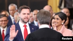 Potpredsjednik SAD J.D. Vance polaže zakletvu