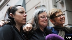 Majke uoči puta za Teheran - Cindy Hickey, Nora Shourd i Laura Fattal, 18. maj 2010