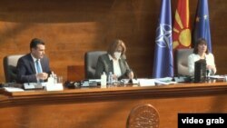 Премиерот Заев и министерката за образование и наука, Царовска, на јавната собраниска расправа за Нацрт-концепцијата за основно образование