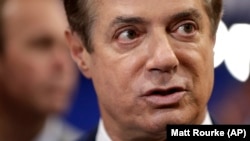 Можливість співпраці між Полом Манафортом (на фото) та Петром Порошенком знову опинилася в центрі уваги, коли партнер і права рука Манафорта в Україні Рік Ґейтс 7 серпня дав у суді свідчення, що їхня компанія провела консультаційну роботу для Порошенка у 2014 році